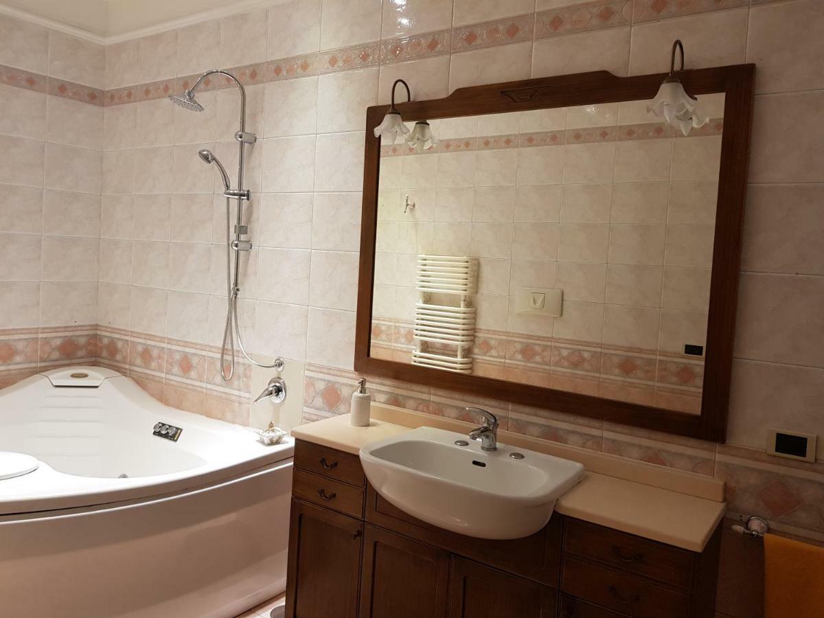 Al Binario Di Napoli Bed and Breakfast Buitenkant foto